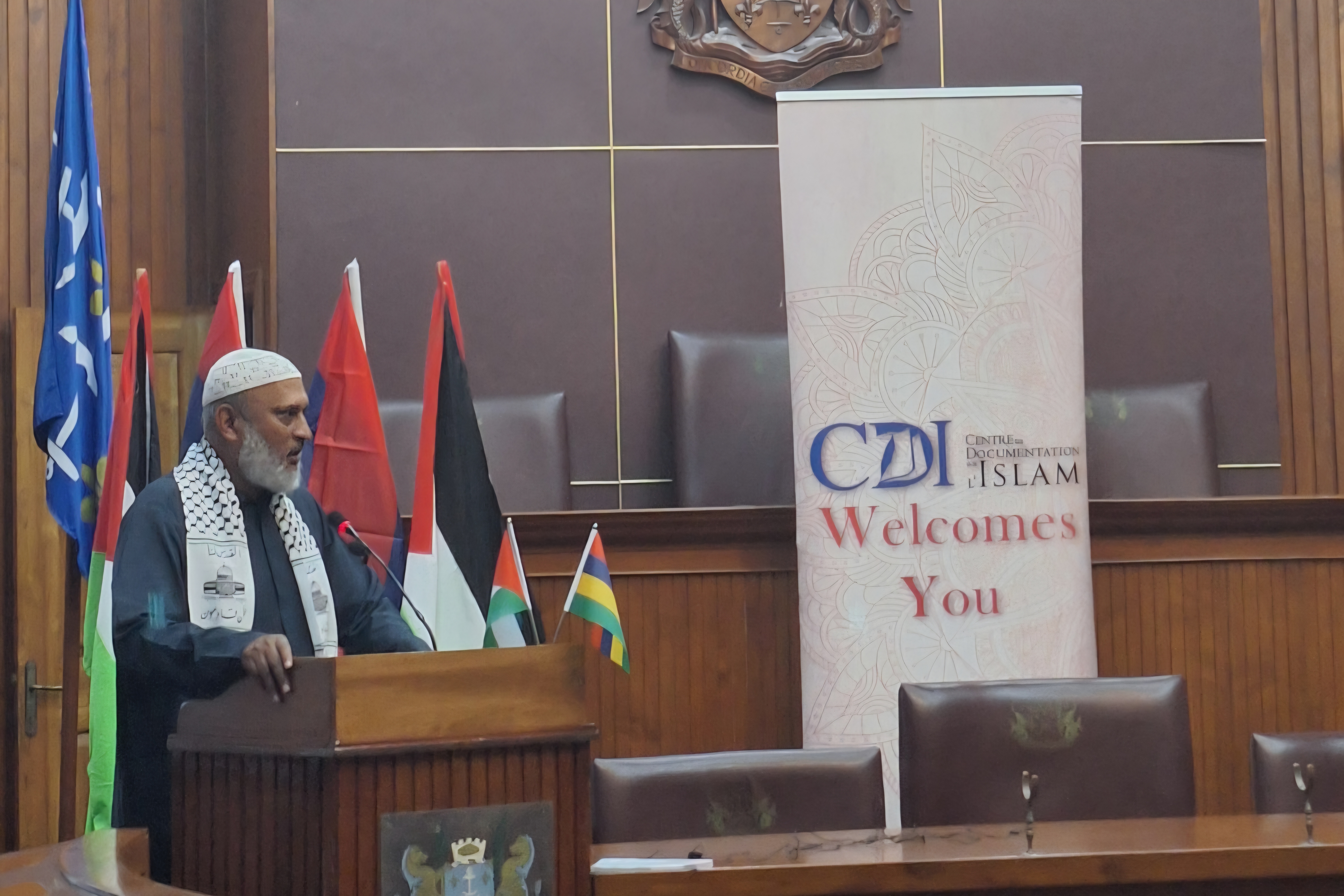 Chairman of CDI delivering a speech in Municipality hall
