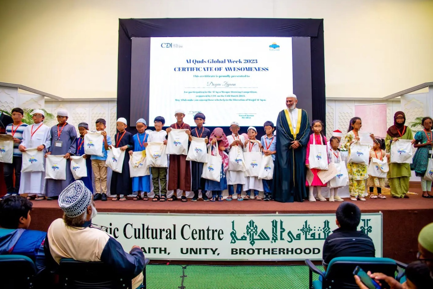 Prize giving to children 